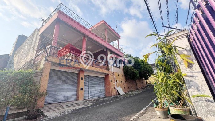 For Sale Rumah 6 Kamar Lokasi Ideal Bagus dan Strategis di Klojen For Sale Rumah 6 Kamar Lokasi Ideal Bagus dan Strategis di Klojen