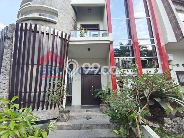 Siap Huni Rumah Mewah 6 Kamar di Klojen Dekat ke Mana Saja Siap Huni Rumah Mewah 6 Kamar di Klojen Dekat ke Mana Saja