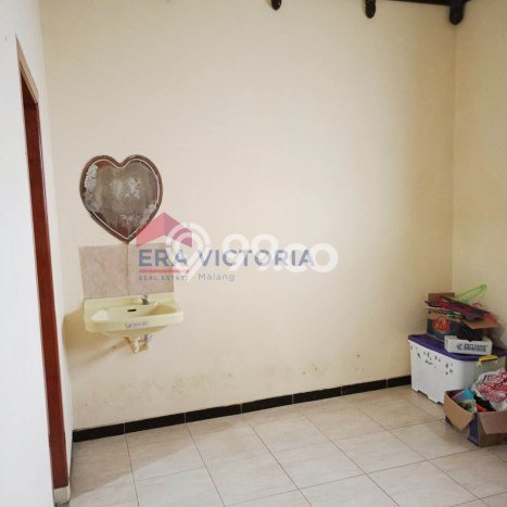 For Sale Rumah 6 Kamar Lokasi Ideal Bagus dan Strategis di Klojen For Sale Rumah 6 Kamar Lokasi Ideal Bagus dan Strategis di Klojen