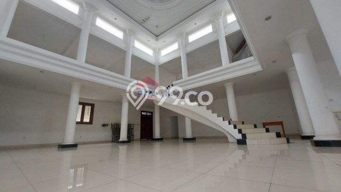 Unit Komersial Disewa Lokasi Blimbing, Malang Spesifikasi Luas Bangunan 800m2 Unit Komersial Disewa Lokasi Blimbing, Malang Spesifikasi Luas Bangunan 800m2