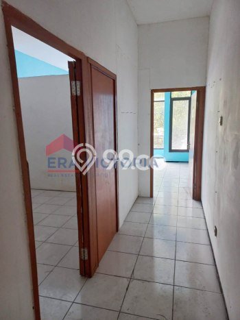Ruko untuk disewa di Klojen punya LT 94m2 & LB 160m2 harga sewa kompetitif Ruko untuk disewa di Klojen punya LT 94m2 & LB 160m2 harga sewa kompetitif