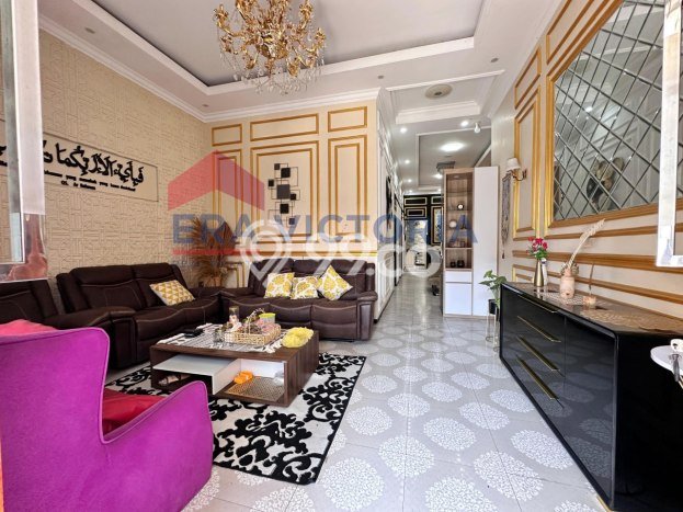 HOT DEAL! Rumah Premium di Blimbing, Malang, LT 184m2m² Bangunan 180m2m² HOT DEAL! Rumah Premium di Blimbing, Malang, LT 184m2m² Bangunan 180m2m²