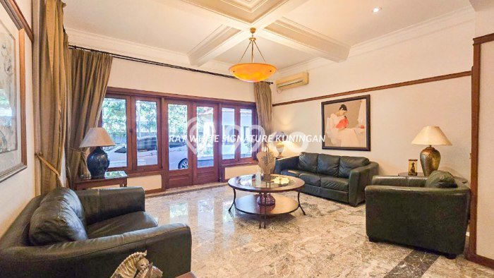 Rumah Elit Modern Tanpa Renovasi di Senayan Jakarta Selatan Rumah Elit Modern Tanpa Renovasi di Senayan Jakarta Selatan