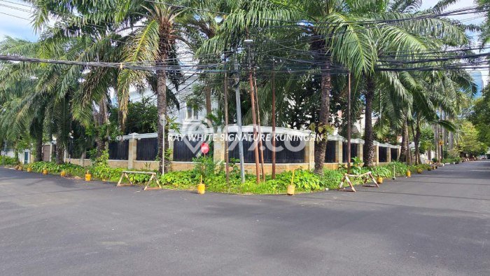 Ready to Use! Premium House LT 1564m2 Desain Modern di Setiabudi Ready to Use! Premium House LT 1564m2 Desain Modern di Setiabudi