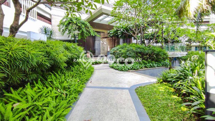 FOR SALE Hunian Apartemen Luxury di Kelapa Gading dengan 3 Kamar Tidur & Luas 101m2 FOR SALE Hunian Apartemen Luxury di Kelapa Gading dengan 3 Kamar Tidur & Luas 101m2