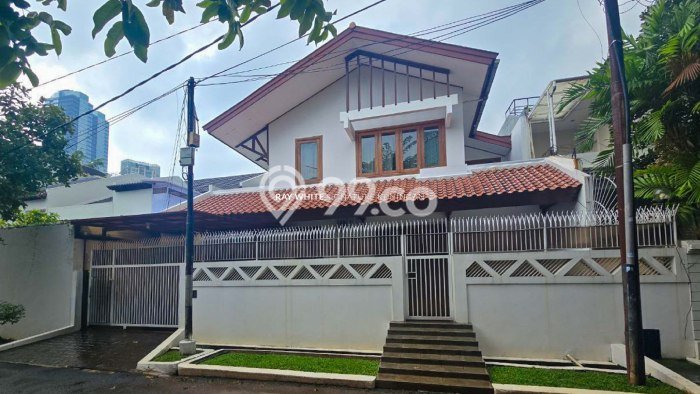 Ready to Use! Premium House LT 299m2 Desain Elegan di Kuningan Ready to Use! Premium House LT 299m2 Desain Elegan di Kuningan