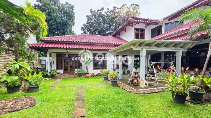 Dijual Rumah Luas Elegan Dengan View Eksklusif di Pondok Indah, Jakarta Selatan Dijual Rumah Luas Elegan Dengan View Eksklusif di Pondok Indah, Jakarta Selatan