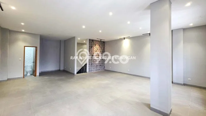 Kantor disewakan di Kebayoran Baru Jakarta Selatan dengan luas bangunan 150m2 Kantor disewakan di Kebayoran Baru Jakarta Selatan dengan luas bangunan 150m2