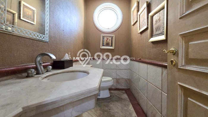 For Sale! Luxury House LT 165m2 Desain Modern di Setiabudi For Sale! Luxury House LT 165m2 Desain Modern di Setiabudi