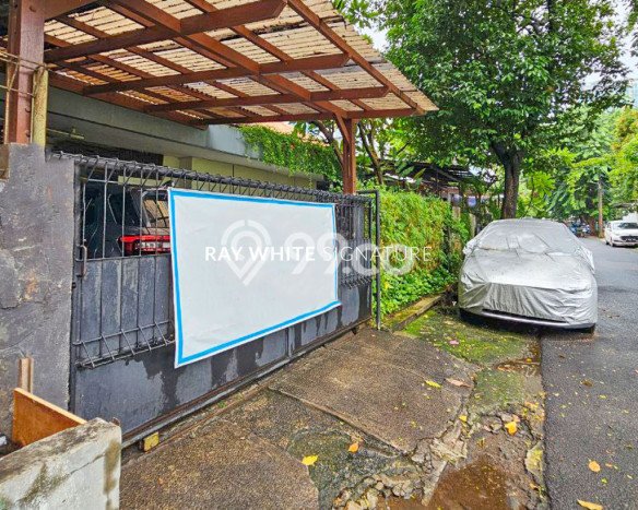 Ready to Use! Luxury House LT 495m2 Desain Elegan di Mega Kuningan Ready to Use! Luxury House LT 495m2 Desain Elegan di Mega Kuningan