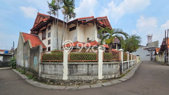 For Sale Rumah Elit Exclusive di Ciputat Timur, Tangerang Selatan For Sale Rumah Elit Exclusive di Ciputat Timur, Tangerang Selatan