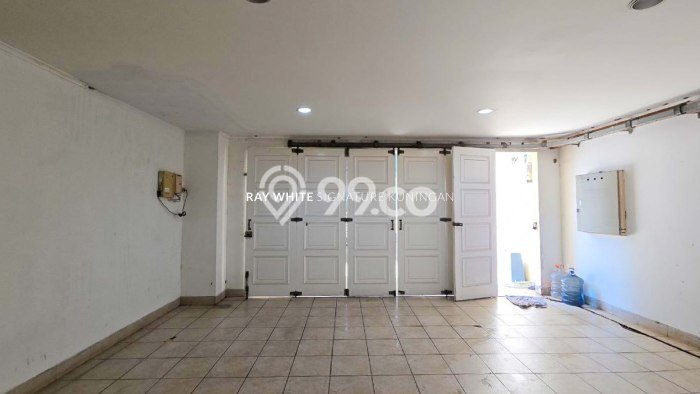 For Sale! Luxury House LT 165m2 Desain Modern di Setiabudi For Sale! Luxury House LT 165m2 Desain Modern di Setiabudi