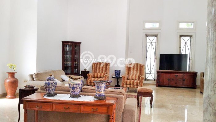 Siap Huni Hunian Elit 6 Kamar di Cilandak Dekat ke Mana Pun Siap Huni Hunian Elit 6 Kamar di Cilandak Dekat ke Mana Pun