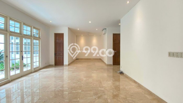 Hunian Mewah LB 400m2 Siap Huni Desain Elegan di Wijaya, Jakarta Selatan Hunian Mewah LB 400m2 Siap Huni Desain Elegan di Wijaya, Jakarta Selatan