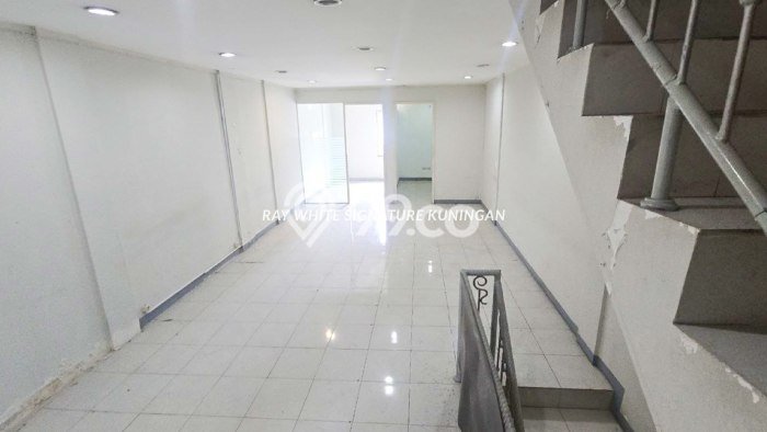 Gudang Dijual Lokasi Emas di Mampang Prapatan Luas 270m2 Gudang Dijual Lokasi Emas di Mampang Prapatan Luas 270m2