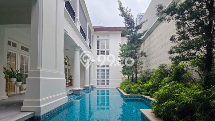 For Sale! Luxury House LT 540m2 Desain Elegan di Mega Kuningan For Sale! Luxury House LT 540m2 Desain Elegan di Mega Kuningan