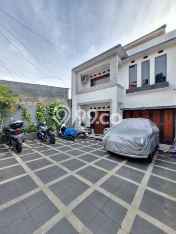 Rumah Luxury Modern Tanpa Renovasi di Cirendeu Jakarta Selatan Rumah Luxury Modern Tanpa Renovasi di Cirendeu Jakarta Selatan