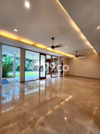 Dijual Rumah Mewah Elegan Dengan View Cantik di Kemang, Jakarta Selatan Dijual Rumah Mewah Elegan Dengan View Cantik di Kemang, Jakarta Selatan