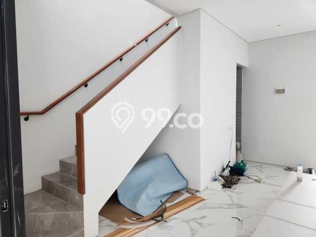 SPECIAL OFFER! Rumah Asri di , LT 103m2m² LB 180m2m² SPECIAL OFFER! Rumah Asri di , LT 103m2m² LB 180m2m²