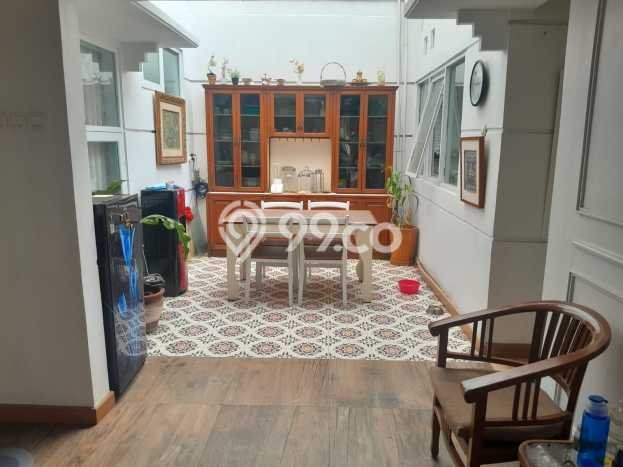 Dijual Hunian Rumah Terawat 5 Kamar di Cikutra, Bandung Dijual Hunian Rumah Terawat 5 Kamar di Cikutra, Bandung