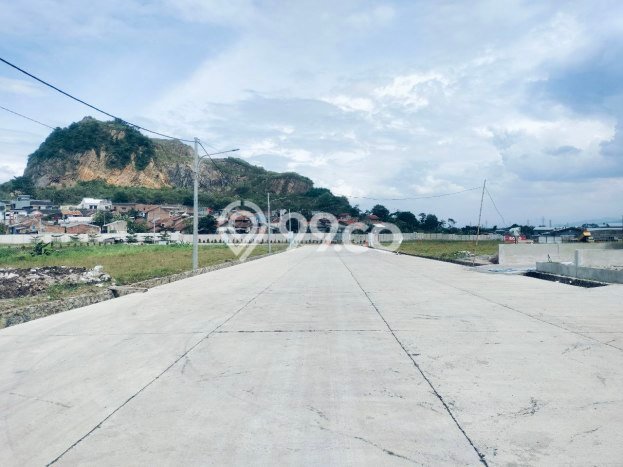 Lokasi Strategis! Dijual Gudang Bisnis di Kutawaringin, Bandung Kondisi Baik Lokasi Strategis! Dijual Gudang Bisnis di Kutawaringin, Bandung Kondisi Baik