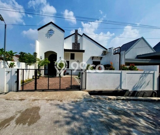 Rumah Modern 4 KT di Sariwangi Bandung Unfurnished Rumah Modern 4 KT di Sariwangi Bandung Unfurnished