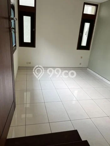 Rumah sewa siap pakai 4 Kamar Tidur di Mega Kuningan, Jakarta Selatan Rumah sewa siap pakai 4 Kamar Tidur di Mega Kuningan, Jakarta Selatan