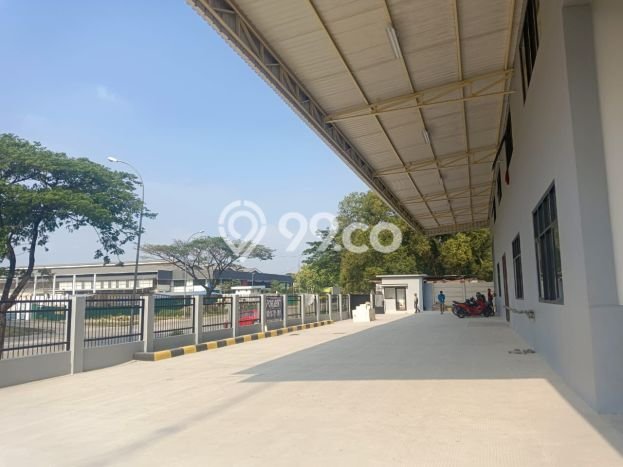 Unit Gudang Disewakan di Cikarang di Area Ramai & Strategis Unit Gudang Disewakan di Cikarang di Area Ramai & Strategis
