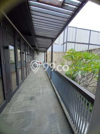Sewa Rumah Nyaman LT 468m2 / LB 421m2 di Senopati, Jakarta Selatan Sewa Rumah Nyaman LT 468m2 / LB 421m2 di Senopati, Jakarta Selatan