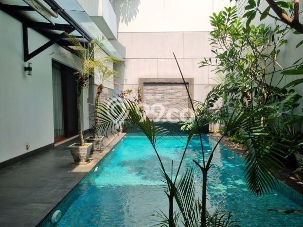 Rumah Luxury Modern Tanpa Renovasi di Pondok Indah Jakarta Selatan Rumah Luxury Modern Tanpa Renovasi di Pondok Indah Jakarta Selatan