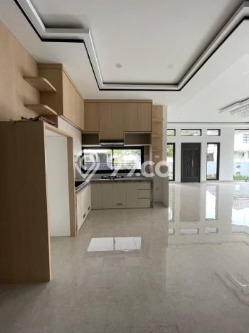 Ready to Use! Luxury House LT 218m2 Desain Modern di BSD City Ready to Use! Luxury House LT 218m2 Desain Modern di BSD City
