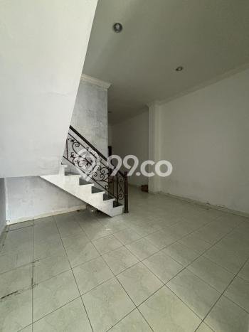 Lokasi terbaik! Rumah siap pakai dikontrakkan di Semarang Tengah LB 300m2 Lokasi terbaik! Rumah siap pakai dikontrakkan di Semarang Tengah LB 300m2