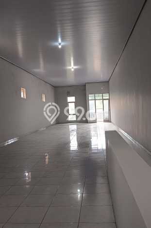 LOKASI STRATEGIS! Ruko di Semarang Utara, Luas 220m2m², Kawasan Berkembang, Siap Operasional LOKASI STRATEGIS! Ruko di Semarang Utara, Luas 220m2m², Kawasan Berkembang, Siap Operasional