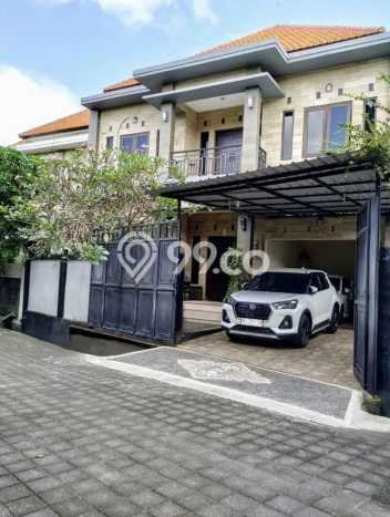 Rumah di , Luas 200m2m², LB 240m2m² Rumah di , Luas 200m2m², LB 240m2m²