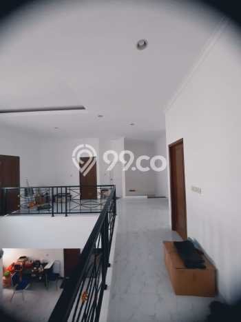 Rumah Luxury Modern Tanpa Renovasi di Meruya Jakarta Barat Rumah Luxury Modern Tanpa Renovasi di Meruya Jakarta Barat