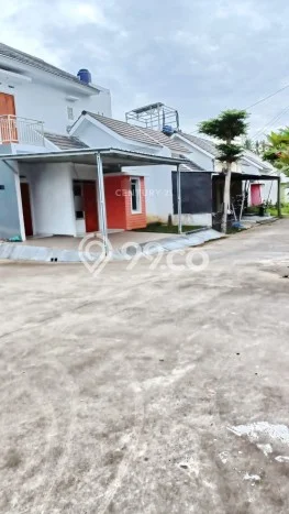 Rumah di Ciracas, 2 KT, Area Premium, LT 90m² Bangunan 180m² Rumah di Ciracas, 2 KT, Area Premium, LT 90m² Bangunan 180m²