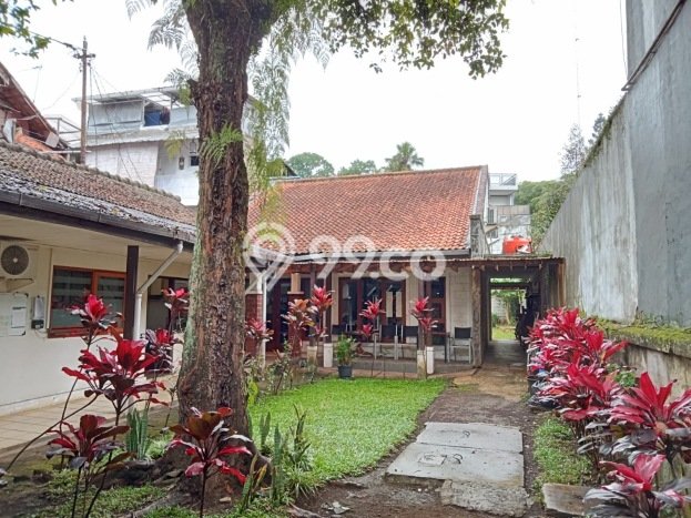 Rumah Nyaman dengan Luas Tanah 713m² dan Luas Bangunan 350m² di Kawasan Pasteur, Bandung Rumah Nyaman dengan Luas Tanah 713m² dan Luas Bangunan 350m² di Kawasan Pasteur, Bandung