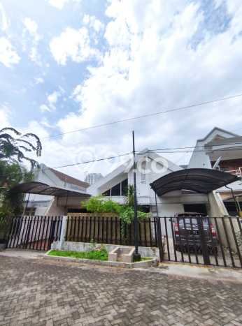 Rumah Eksklusif Siap Huni LT 240m2 di Manyar, Surabaya Rumah Eksklusif Siap Huni LT 240m2 di Manyar, Surabaya