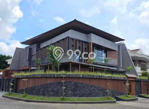 Rumah Elit LB 450m2 Siap Huni Desain Elegan di Manyar, Surabaya Rumah Elit LB 450m2 Siap Huni Desain Elegan di Manyar, Surabaya