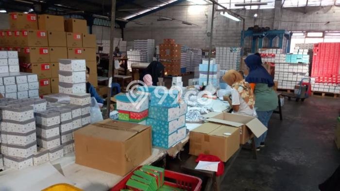 Unit Gudang Dijual di Sidoarjo Sidoarjo Luas Tanah 10350m2, Luas Bangunan 9000m2 Unit Gudang Dijual di Sidoarjo Sidoarjo Luas Tanah 10350m2, Luas Bangunan 9000m2