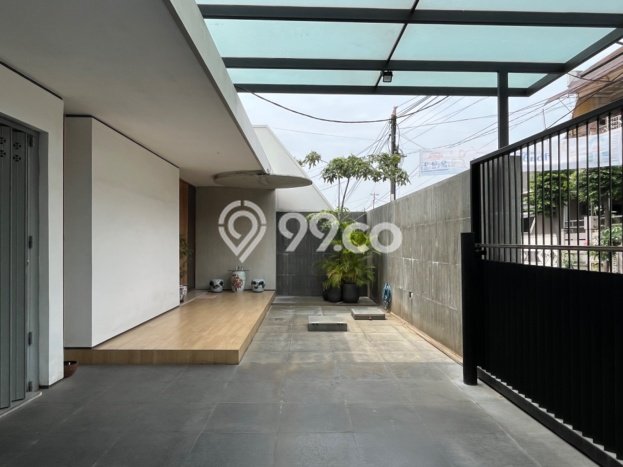Dijual Rumah Premium dengan Fasilitas Sekitar Lengkap di Tambaksari, Surabaya Dijual Rumah Premium dengan Fasilitas Sekitar Lengkap di Tambaksari, Surabaya