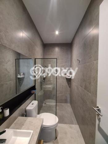 Rumah Elit LB 250m2 Siap Huni Desain Elegan di Citraland, Surabaya Rumah Elit LB 250m2 Siap Huni Desain Elegan di Citraland, Surabaya