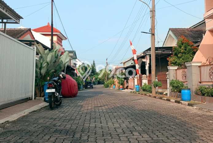 Dijual Cepat Rumah Bagus Siap Huni LB 120m2 di Banyumanik, Semarang Dijual Cepat Rumah Bagus Siap Huni LB 120m2 di Banyumanik, Semarang