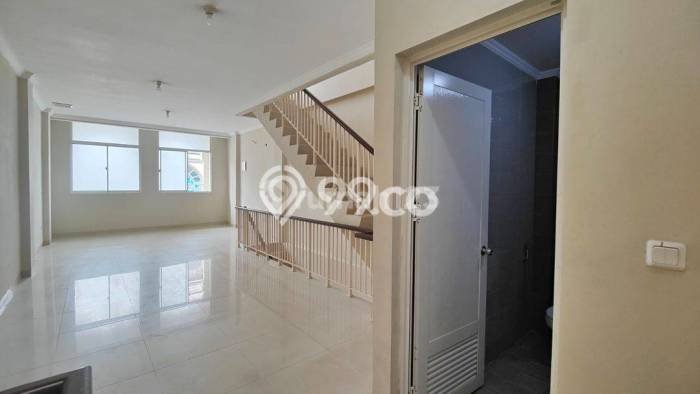 Unit Ruko Dijual di Bekasi LT 90m2 & LB 225m2 Unit Ruko Dijual di Bekasi LT 90m2 & LB 225m2