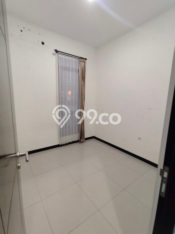 Disewakan! Rumah 2 Kamar Tidur &
1 Kamar Mandi di Taman Kopo Indah, Bandung Disewakan! Rumah 2 Kamar Tidur &
1 Kamar Mandi di Taman Kopo Indah, Bandung