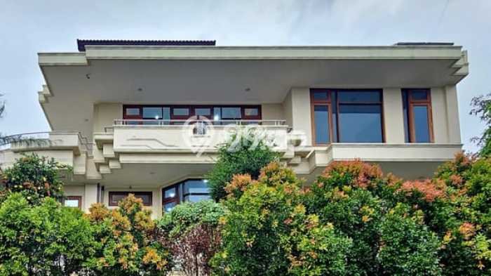 Rumah Lokasi Strategis di Bukit Sari, Semarang, Luas 768m2m² LB 900m2m² Rumah Lokasi Strategis di Bukit Sari, Semarang, Luas 768m2m² LB 900m2m²