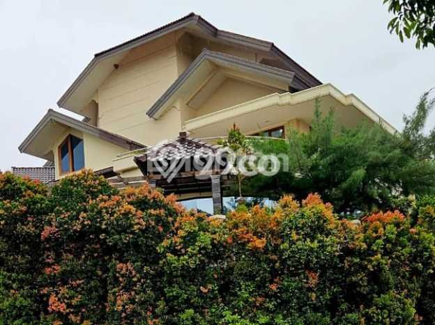 Rumah Lokasi Strategis di Bukit Sari, Semarang, Luas 768m2m² LB 900m2m² Rumah Lokasi Strategis di Bukit Sari, Semarang, Luas 768m2m² LB 900m2m²