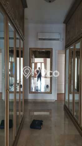 Sewa Rumah Nyaman LT 691m2 / LB 576m2 di Kemang, Jakarta Selatan Sewa Rumah Nyaman LT 691m2 / LB 576m2 di Kemang, Jakarta Selatan