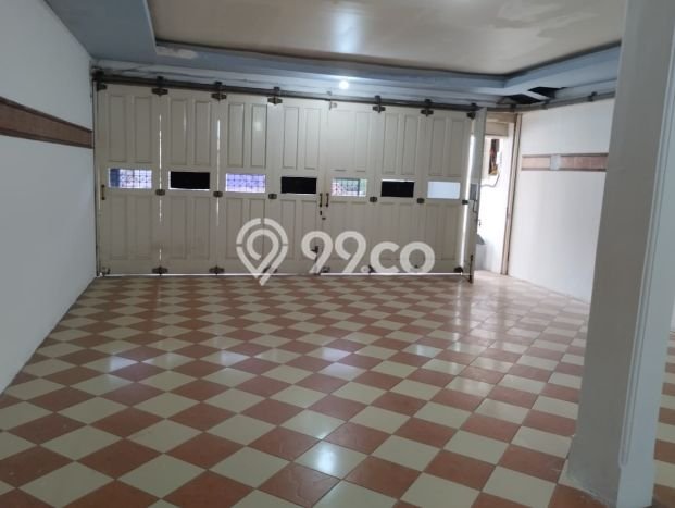 Lokasi terbaik! Rumah siap huni dikontrakkan di Jagakarsa LB 400m2 Lokasi terbaik! Rumah siap huni dikontrakkan di Jagakarsa LB 400m2