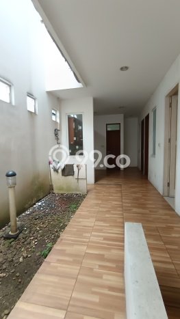 Ready to Use! Premium House LT 235m2 Desain Modern di Lebak Bulus Ready to Use! Premium House LT 235m2 Desain Modern di Lebak Bulus